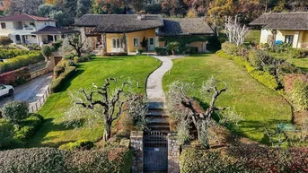 Expose Villa mit großem Privatpark und Panoramablick auf den Gardasee Padenghe sul Garda