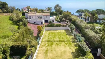 Expose Luxuriöse Villa mit Meerblick und Tennisplatz