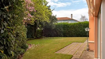 Expose Elegante Villa mit Wintergarten in ruhiger Lage in Porto