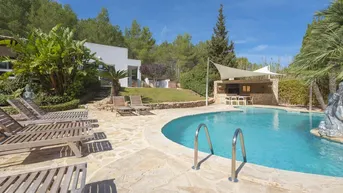 Expose Atemberaubende Villa mit Touristenlizenz, 6 Schlafzimmern, tropischem Garten in Nord-Ibiza