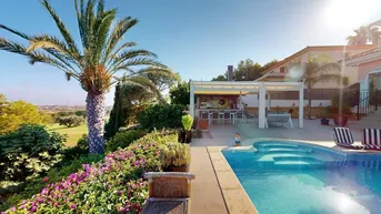 Expose Exzellente 5-SZ-Villa mit Panoramablick, Schwimmbad, Garage und Garten in Bonalba Golf, Alicante