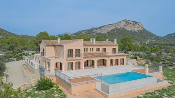 Expose Spektakuläre mallorquinische Villa in Camp de Mar, ein architektonisches Juwel umgeben von Natur