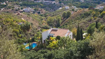 Expose 30 Jahre Erfolg: Beliebtes Bauernhaus als einzigartiges Touristenanwesen in Axarquia, Málaga