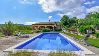 Expose Villa Alba, prächtige Luxusvilla mit schönem Garten mit privatem Pool und Blick auf die Berge