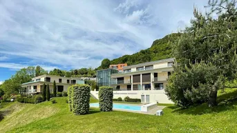 Expose Herrliche Penthouse-Wohnung in einer modernen Residenz mit Blick auf den See und die Alpen.