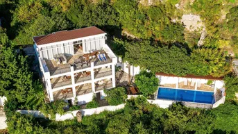 Expose Budva, Becici. Wunderschöne große Villa mit Pool und Panoramablick auf das Meer