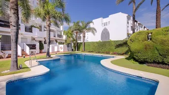 Expose Dieses repräsentative Penthouse befindet sich in einer exklusiven Wohnanlage in Puerto Banus