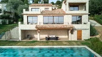 Expose Neue neo-provenzalische Villa mit Blick auf das Meer und das Dorf