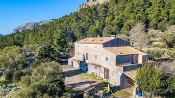 Expose Historische Finca auf einem großen Privatgrundstück in der Nähe von Pollensain Escorca, Mallorca