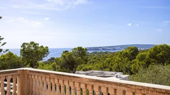 Expose Mediterrane Villa mit fantastischem Meerblick in Costa d'en Blanes, Mallorca zu verkaufen.