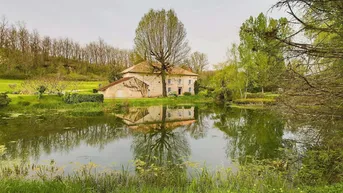 Expose Luxuriös renoviertes Anwesen mit 4 Schlafzimmern, Pool und See auf 6 Hektar, nahe Uzes, Gard