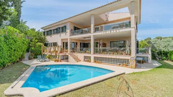 Expose Elegante Villa in Palma de Mallorca: privater Pool, Meerblick &amp; moderne Ausstattung