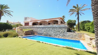 Expose Villa am Strand in El Arenal, Jávea mit spektakulärem Blick und Lage, Garten und Pool