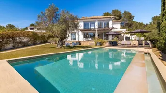 Expose Charmante Villa mit Ferienlizenz zu verkaufen in der Nähe von Pollensa, Mallorca