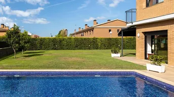 Expose 357m² Villa zu verkaufen in Cabrera de Mar, Barcelona