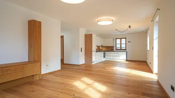 Expose SCHARNITZ - MODERNE 3-ZIMMERWOHNUNG MIT BALKON UND TERRASSE ZU VERMIETEN