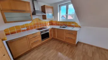 Expose Attraktive 2-Zimmer-Dachgeschosswohnung mit Einbauküche in Pichlern