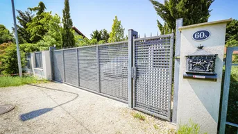 Expose GARTENPARADIES NAHE WIEN – EXKLUSIVES EINFAMILIENHAUS MIT POOL, GARAGE &amp; TOP-AUSSTATTUNG!