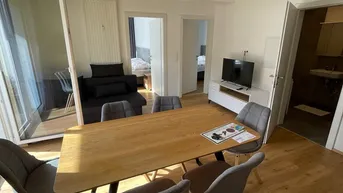 Expose Erstbezug: Stilvolle 3-Zimmer-Neubauwohnung mit 2 Balkonen, Garage, Stellplatz und voll ausgestatteter Küche – sofort bezugsfertig