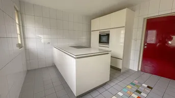 Expose Sanierungsbedürftiges Landhaus in Stams: Teilsaniert mit 4 Balkonen, 3 Bädern und 2 Garagen!