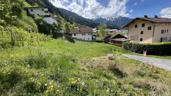 Expose Traumhaftes Baugrundstück in Zams – 922m² mit beeindruckendem Berg- &amp; Grünblick!