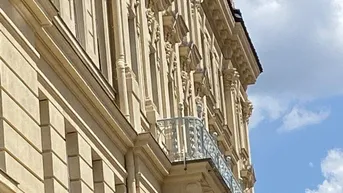 Expose GROSSE ALTBAUWOHNUNG MIT FLÜGELTÜREN