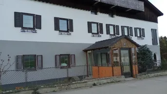 Expose Größeres Wohnhaus mit landwirtschaftlichem Wirtschaftsgebäude und Grund. Das Haus kann auch als Betriebsobjekt genutzt werden. 
