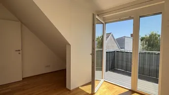 Expose ***Moderne 2-Zimmer-Dachgeschosswohnung mit zwei Balkonen in Ruhelage nahe U1***