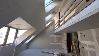 Expose ERSTBEZUG: Stilvolle Dachgeschossmaisonette mit Galerie und Dachterrasse beim Rochusmarkt