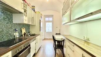 Expose Geräumige 3-Zimmer Altbauwohnung mit hofseitigem Balkon in zentraler Lage