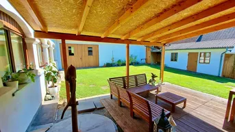 Expose Teilsanierter 3-Kanthof (Gesamtfläche Haus 289m²) in Thermen- und Golfregion mit uneinsehbaren Innenhof 110m² + riesigem Garten 3250m² und angrenzendem Waldgrundstück 5250m² (ideal für Selbstversorger)