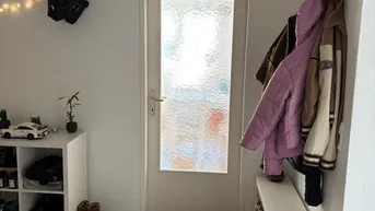 Expose Nachmieter gesucht: Helle &amp;; charmante 2,5-Zimmer-Wohnung mit Balkon, Parkplatz &amp; Garten – ca. 70 m² Bezug nach Absprache ab sofort möglich!