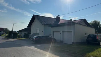 Expose Günstiges, großes und neuwertiges Mehrfamilienhaus mit zehn Zimmern und Einbauküche in Frensdorf
