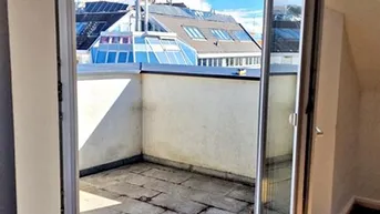 Expose 3-Zimmer-Dachwohnung mit Balkon in Guter Lage - unbefristet - getrennt begehbar!