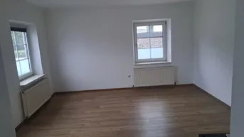 Expose 3-Zimmer Altbauwohnung mit Balkon und Stellplätzen