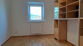 Expose Moderne 4-Zimmer-Wohnung mit Sonnenbalkon und großem Dachboden