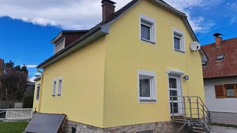 Expose Teilsaniertes Wohnhaus mit Nebengebäude in toller Wohnlage