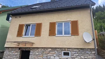 Expose Solides, teilsaniertes Wohnhaus in ruhiger Wohnlage
