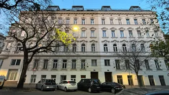 Expose Vollmöblierte 1,5-Zimmer-Wohnung mit Klavier für Juli–September
