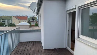 Expose Suche Nachmieter/in für lichtdurchflutete Maisonette-Dachgeschosswohnung mit Dachterrasse und U3 direkt vor der Haustür