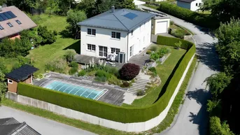Expose Einfamilienhaus mit Pool und großem Garten in Köstendorf