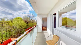 Expose HERRSCHAFTLICH, RUHIG UND MIT GRÜNBLICK: WOHNUNG MIT LOGGIA &amp; GARAGE NÄHE KRANKENHAUS