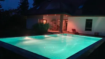 Expose Landhausvilla mit Pool und Tennisplatz in zentraler Villenlage - inkl. separatem Bauplatz (Provisionsfrei)