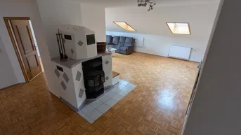 Expose Geräumige 5-Zimmer-DG-Wohnung mit Balkon in Frauental (Provisionsfrei)