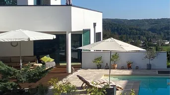 Expose Außergewöhnliche Villa in einzigartiger Lage mit Pool und moderner, hochwertiger Ausstattung