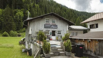 Expose Ferienhaus mit 4 separaten Apartments in Klösterle am Alrberg