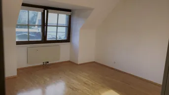 Expose Attraktive 2,5-Zimmer-DG-Wohnung mit Einbauküche in Ober St. Veit - privat