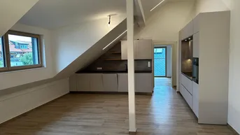 Expose Charaktervolle 4-Zimmer-Dachgeschosswohnung mit Terrasse und EBK in Mattsee