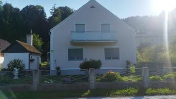 Expose Günstiges, großes und saniertes Einfamilienhaus mit fünf Zimmern in Sinnersdorf