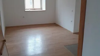 Expose Geräumige 4-Zimmer Altbauwohnung mit Garten in Bachmanning